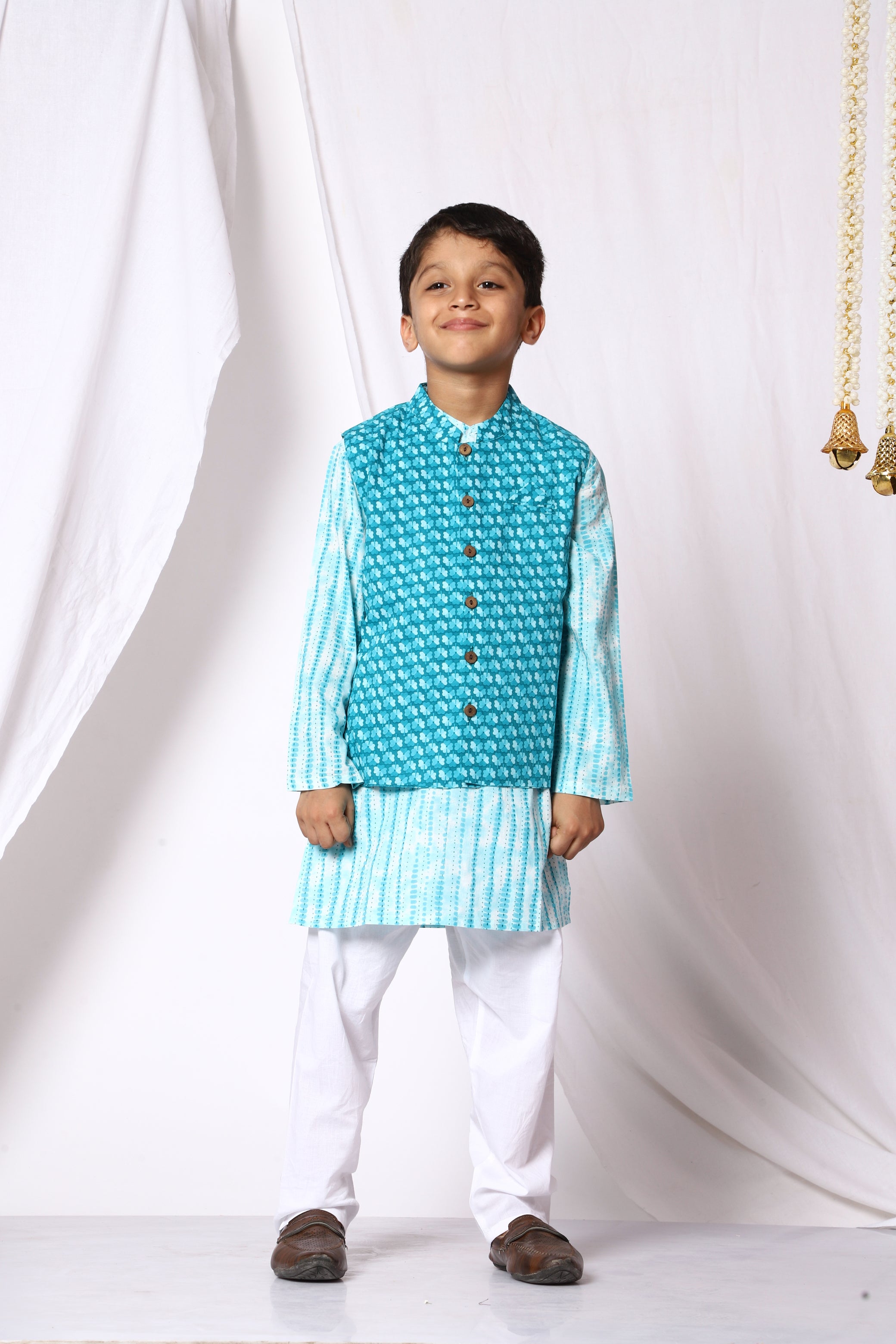 Ka-mee Boys Blue Floral Printed Pure Cotton Kurta Pyjamas with Jacket