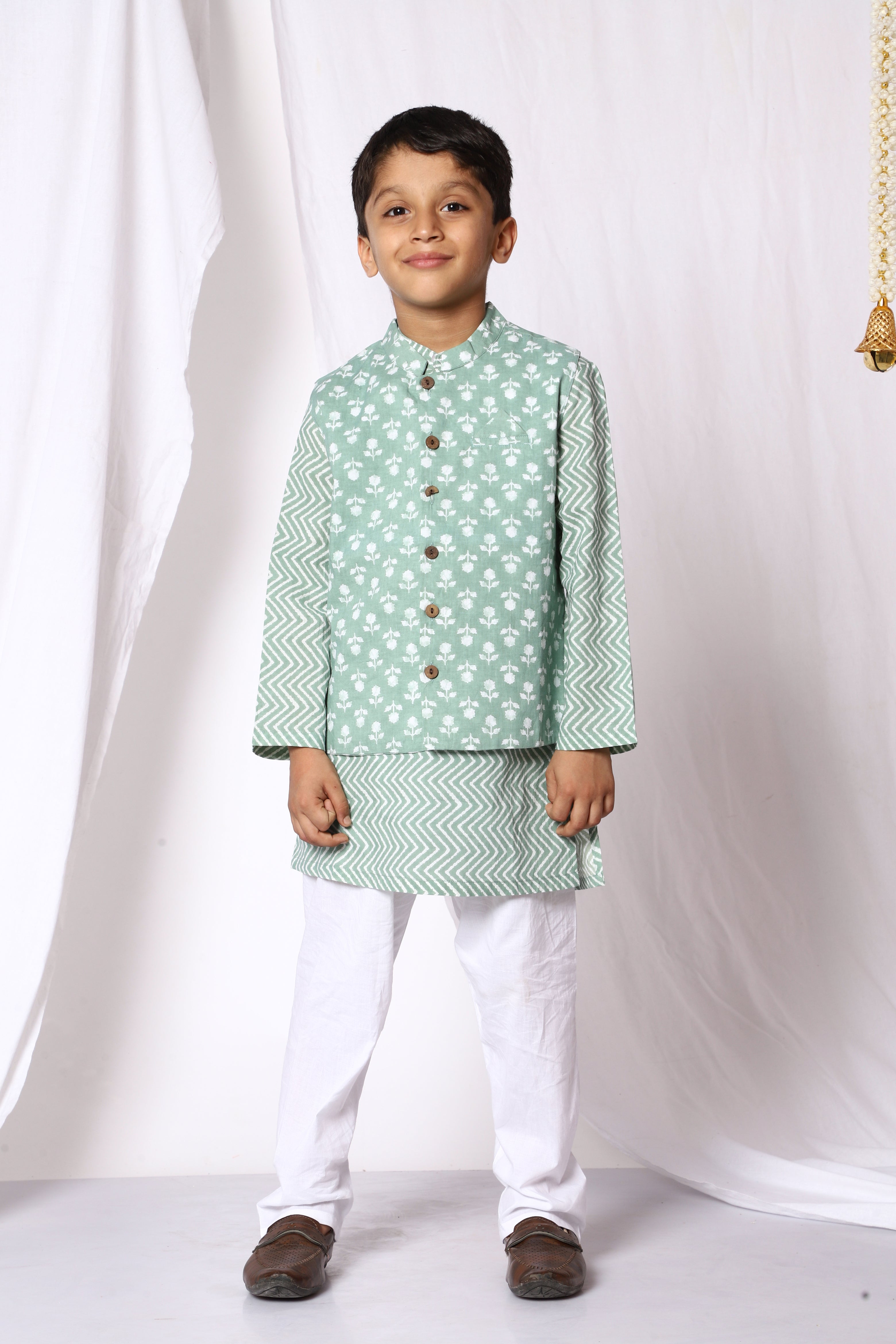 Ka-mee Boys Green Floral Printed Pure Cotton Kurta Pyjamas with Jacket