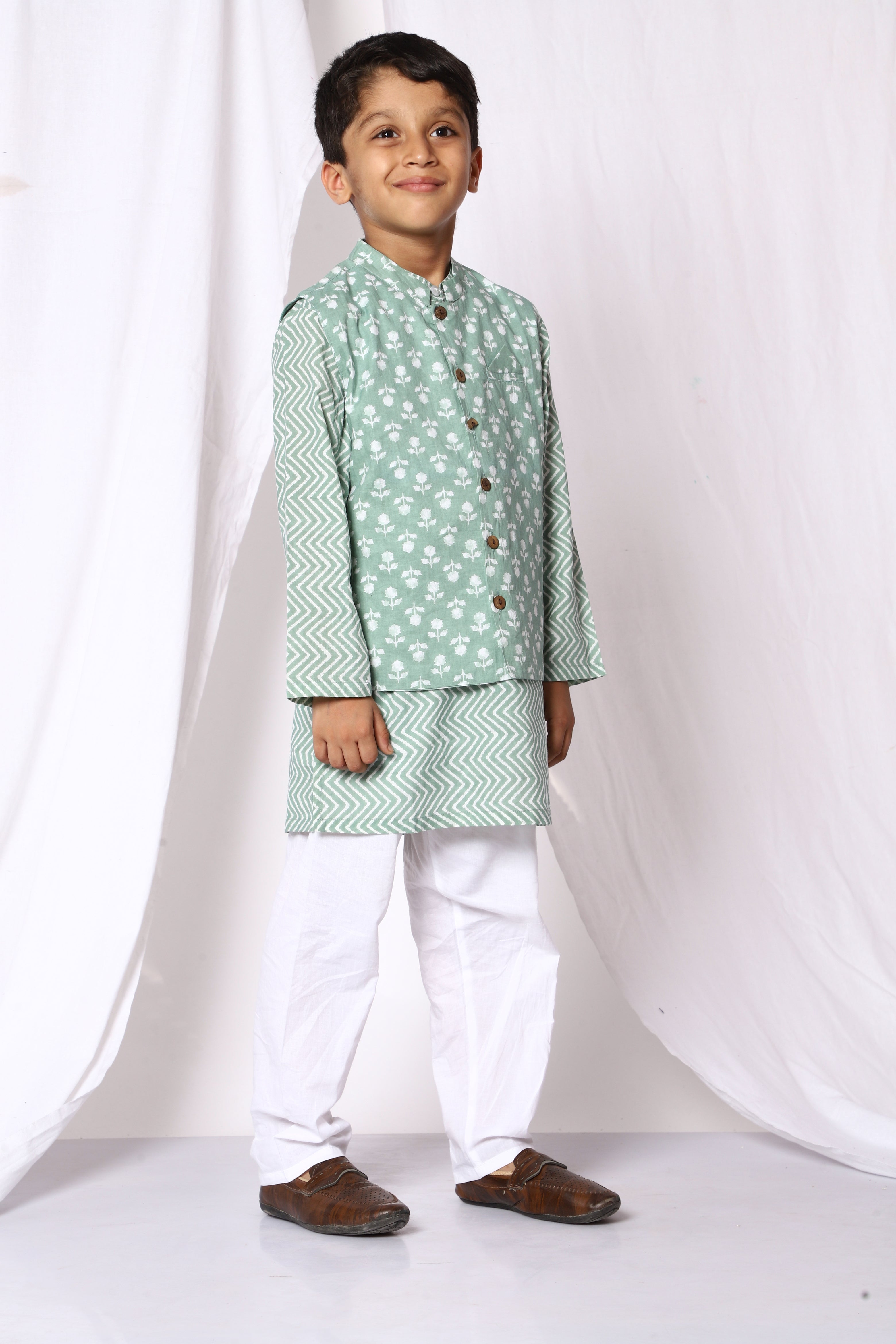 Ka-mee Boys Green Floral Printed Pure Cotton Kurta Pyjamas with Jacket